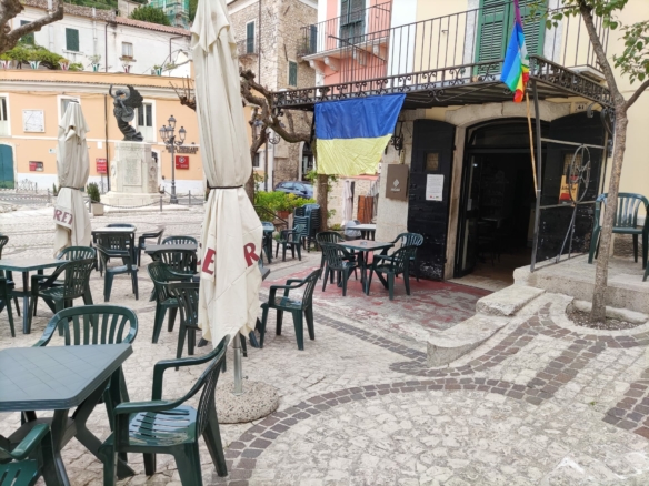 Commercial activity / bar