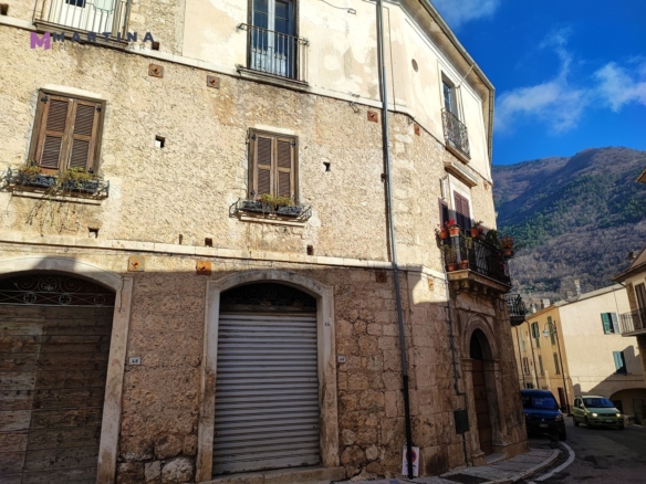 Appartamento da ristrutturare con Garage