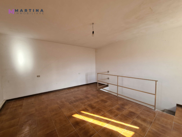 Rustic house to renovate with land