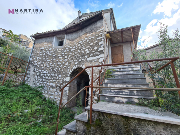Rustic house to renovate with land