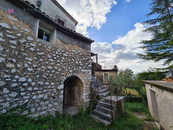 Rustic house to renovate with land