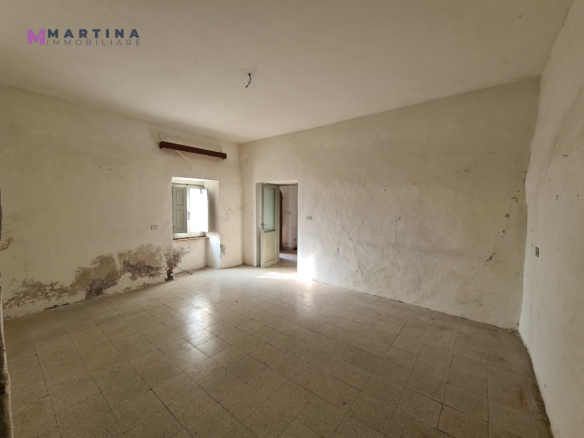 Rustic house to renovate with land