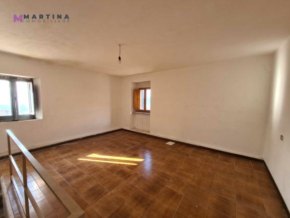 Rustic house to renovate with land