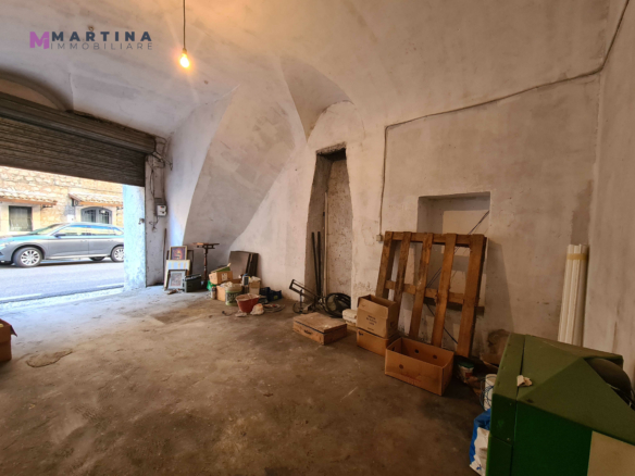 Large garage on Via Roma