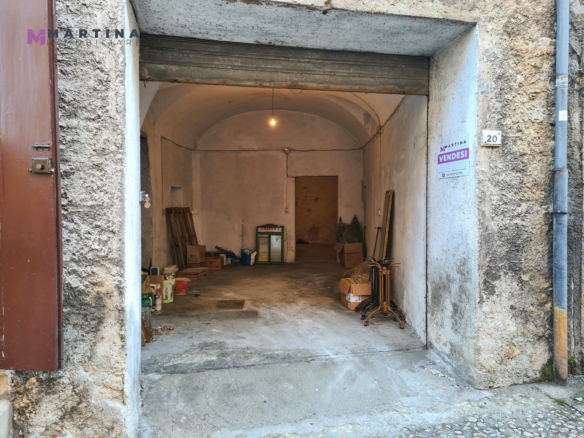 Large garage on Via Roma