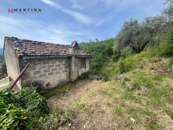 Panoramic farmhouse with garden