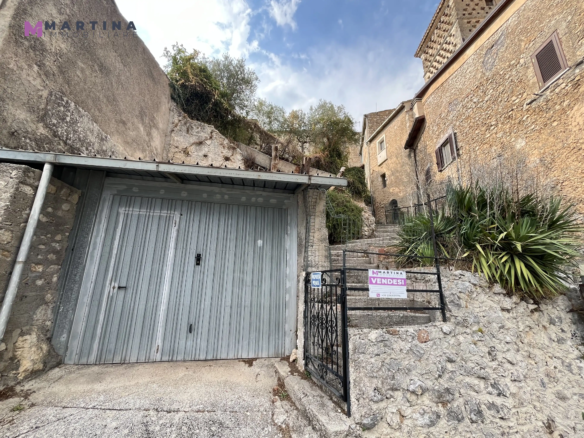 Appartamento e rustici con giardini privati