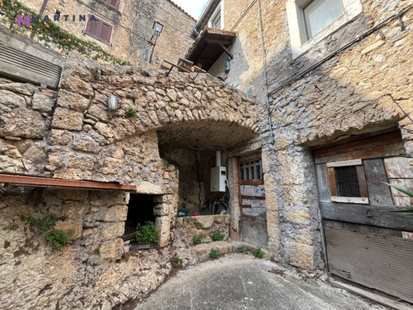 Appartamento e rustici con giardini privati