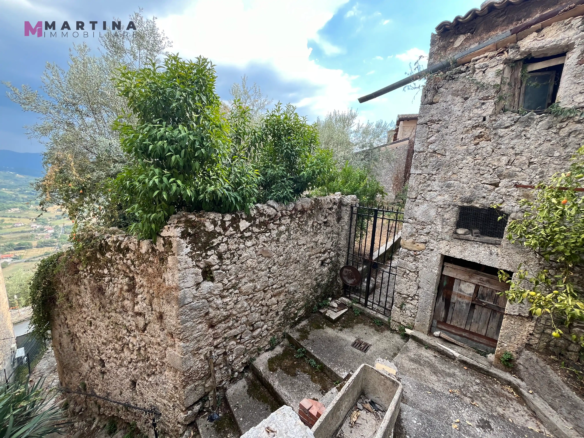 Appartamento e rustici con giardini privati