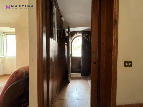 Appartamento e rustici con giardini privati