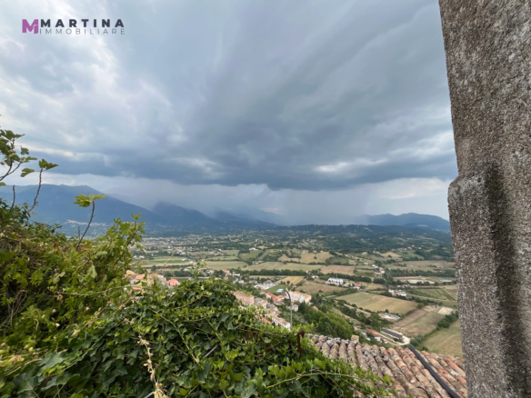 Appartamento e rustici con giardini privati