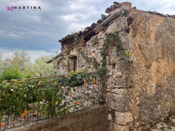 Appartamento e rustici con giardini privati