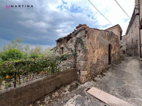 Appartamento e rustici con giardini privati