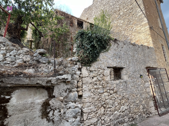 Appartamento e rustici con giardini privati