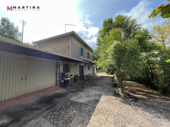 Casale indipendente con terreno