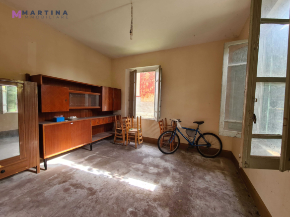Detached house to renovate