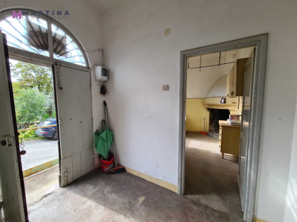 Detached house to renovate