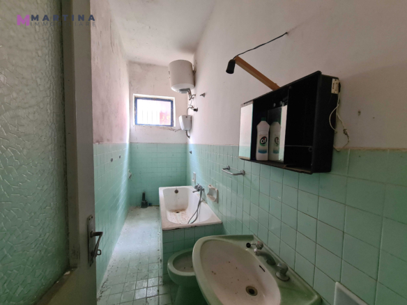 Detached house to renovate