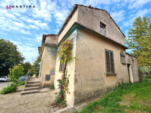 Detached house to renovate