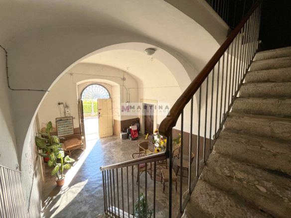 Central apartment with garage