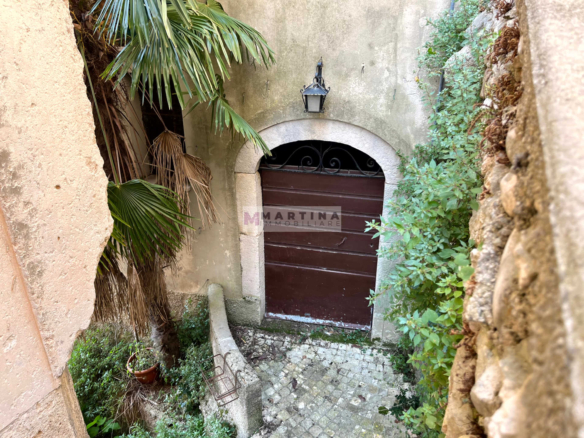 Abitazione centrale con terrazzo e cantina