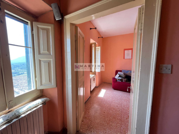 Abitazione centrale con terrazzo e cantina