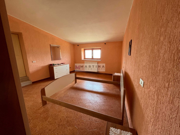 Abitazione centrale con terrazzo e cantina