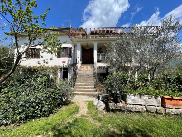 Casa indipendente con terreno