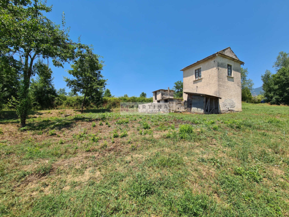 Farmhouse with land
