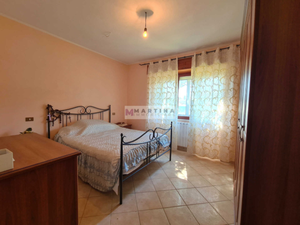Complesso Immobiliare con Abitazioni, Fabbricati Rurali e Terreno