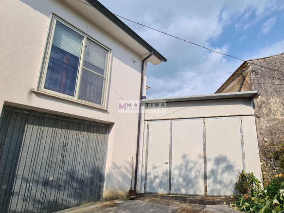 Complesso Immobiliare con Abitazioni, Fabbricati Rurali e Terreno