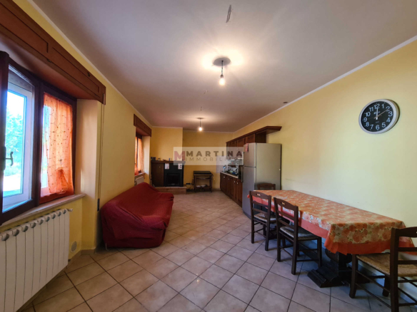 Complesso Immobiliare con Abitazioni, Fabbricati Rurali e Terreno