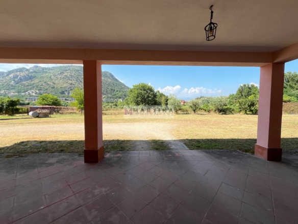 Prestigious villa