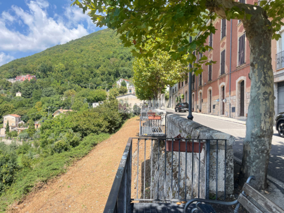 Doppio appartamento con terrazzo e giardino privato