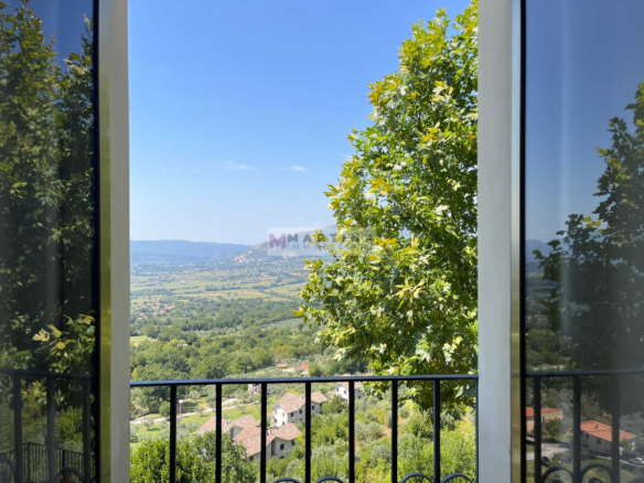Doppio appartamento con terrazzo e giardino privato