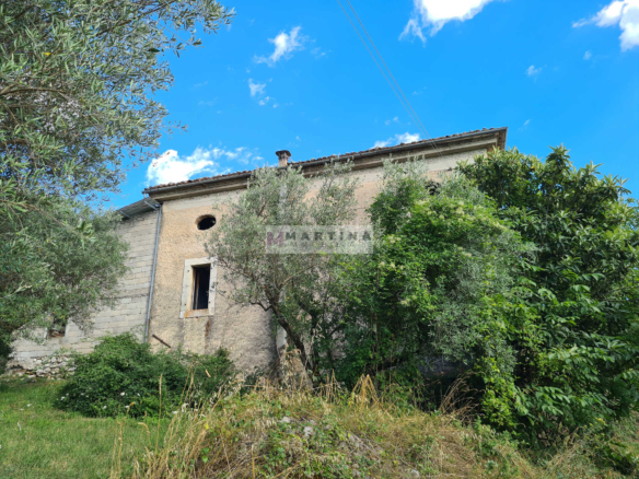 Casale da ristrutturare