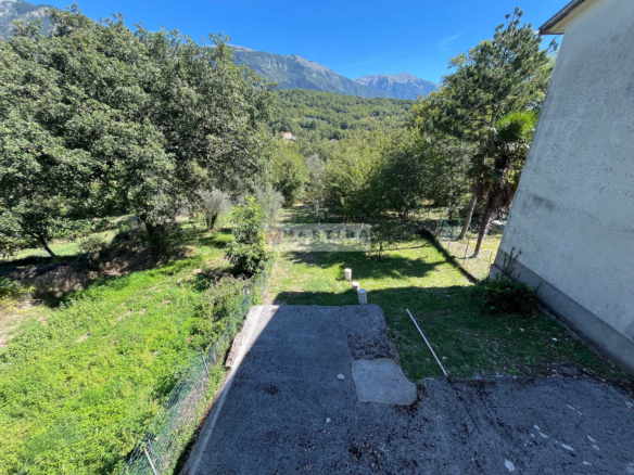 Casa semi-indipendente con giardino