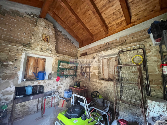 Casale immerso nella natura con terreno