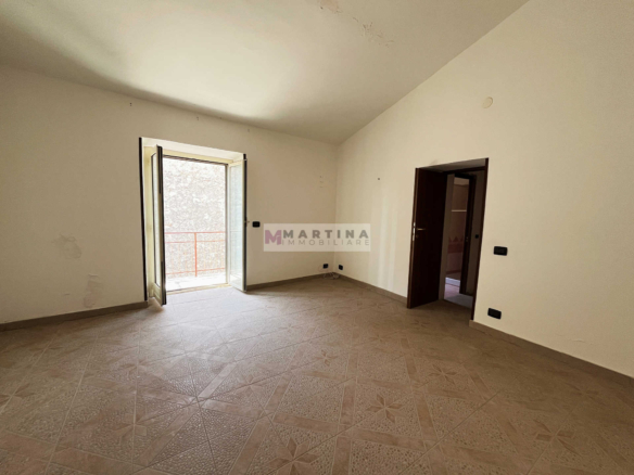 Quadrilocale con cantine