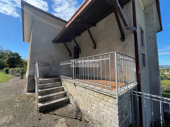 Casa indipendente con terreno