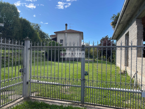Casa indipendente con terreno