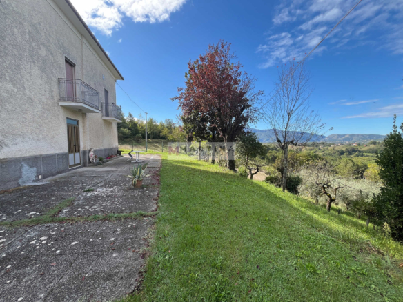 Casa indipendente con terreno