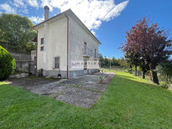 Casa indipendente con terreno