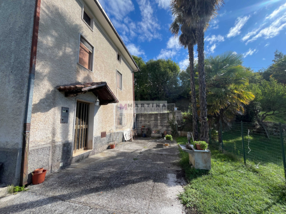 Casa indipendente con terreno
