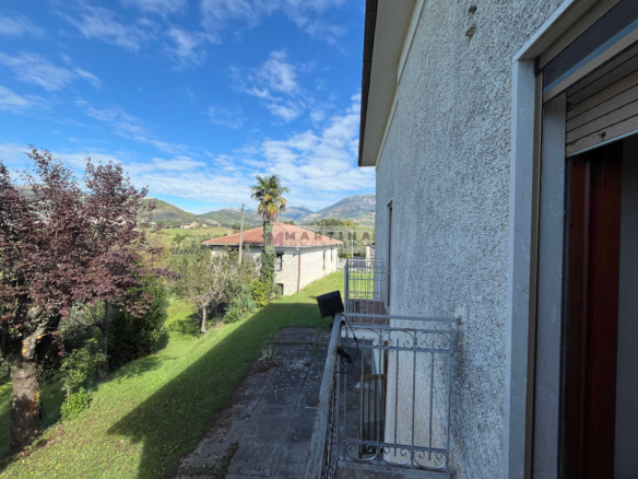 Casa indipendente con terreno