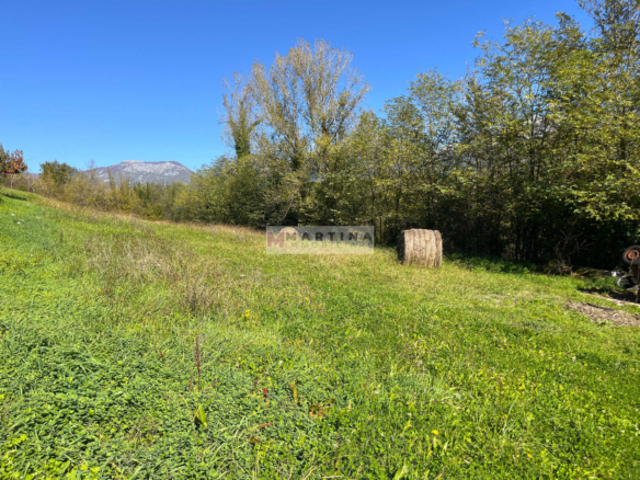 Porzione di casale con terreno