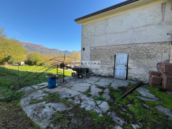 Porzione di casale con terreno