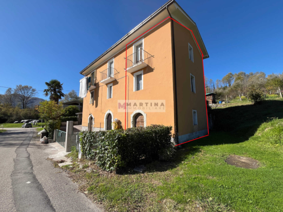 Porzione di casale con terreno