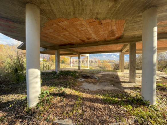 Reinforced concrete structure with soil