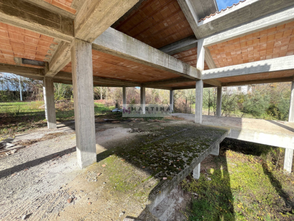 Reinforced concrete structure with soil